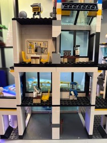 LEGO CITY  7744 Police Headquarters 100% Complete w/Minifigures & Manuals