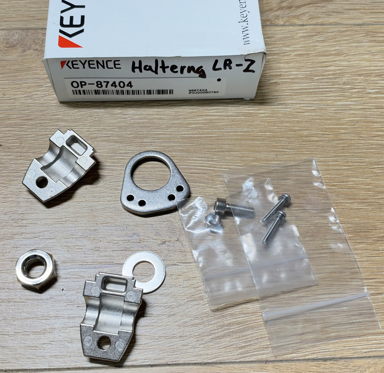 Keyence OP-87404 Befestigungshalterung für LR-Z Sensor, Montagezubehör