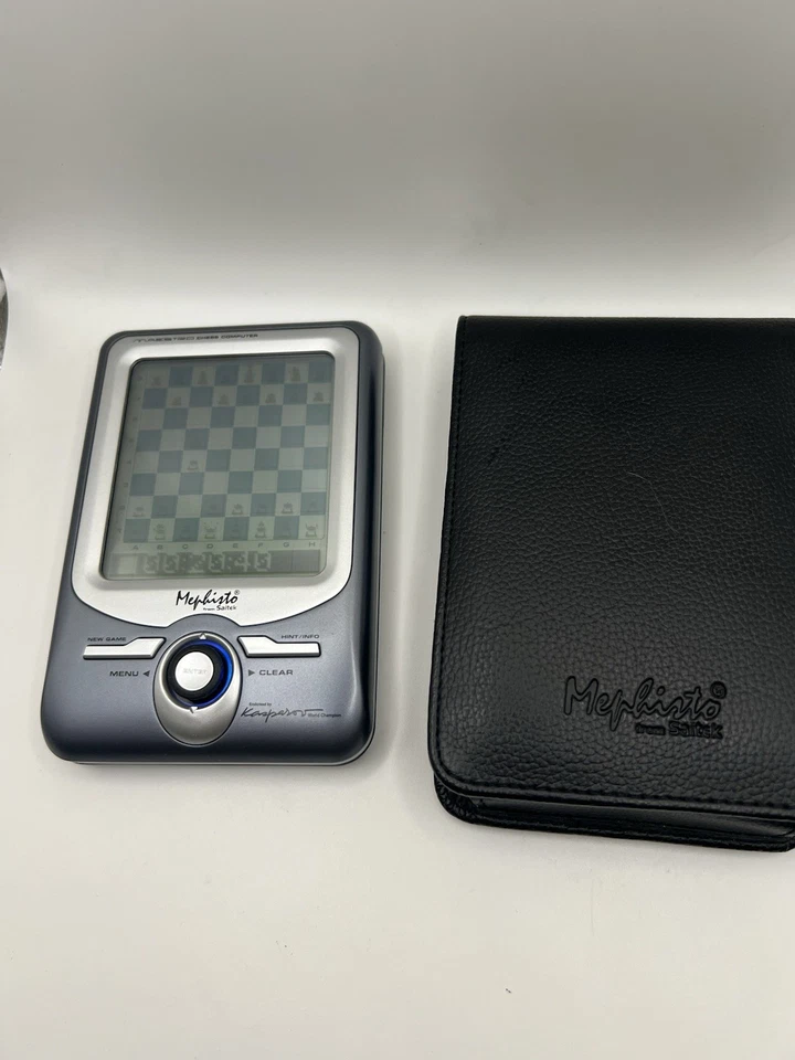 Computadora de ajedrez de bolsillo Mephisto Saitek Maestro estuche original y lápiz óptico Foto 4 de 4