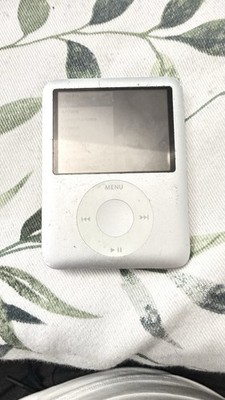 Apple iPod Nano 3rd Generation 4GB USB MP3 Player - Silver