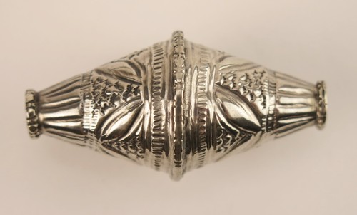 Antiguo abalorio bicono de plata Beluchi Marriya de Omán. siglo XIX (E) - Imagen 8 de 9