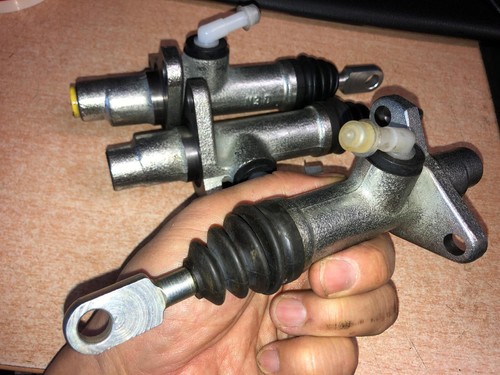 Bosch Clutch Master Cylinder 60586738 60809348 Alfa Romeo 916 Gtv Spider - Picture 2 of 4