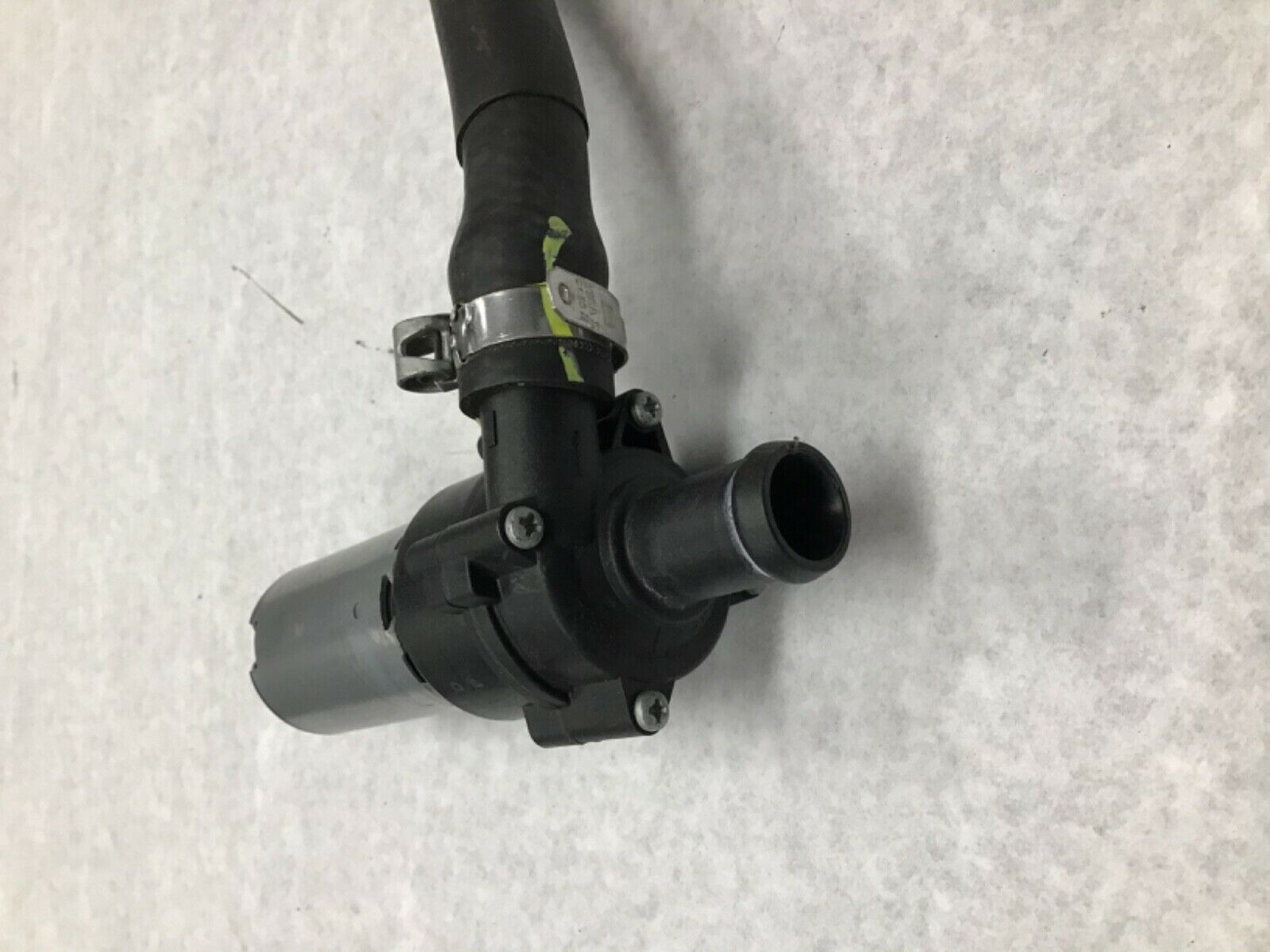 Maserati GranTurismo M145 2016 Electric water heater pump Bosch 392020034 7K mi