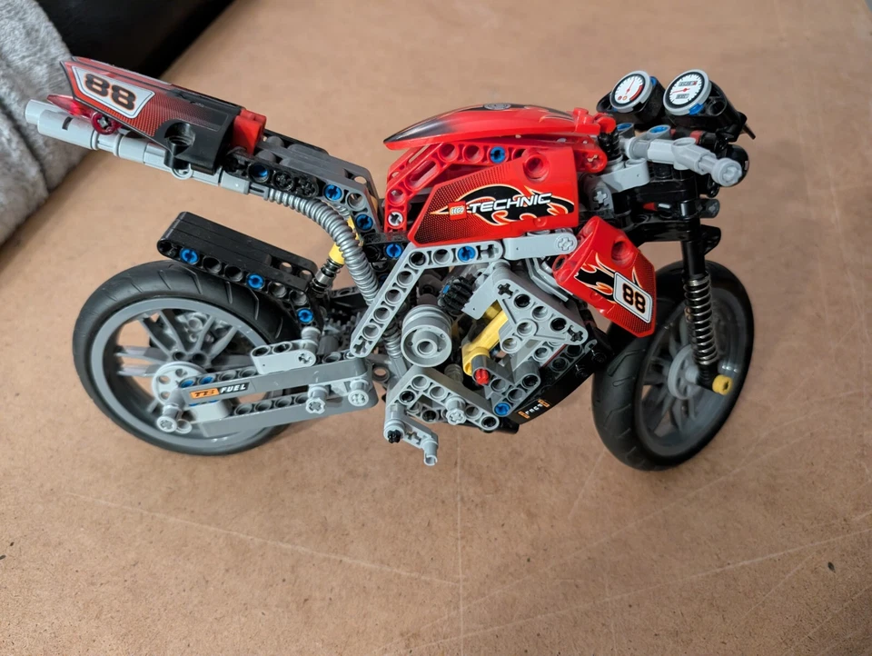 LEGO Technic 8051 Motorbike, photo 4 of 5