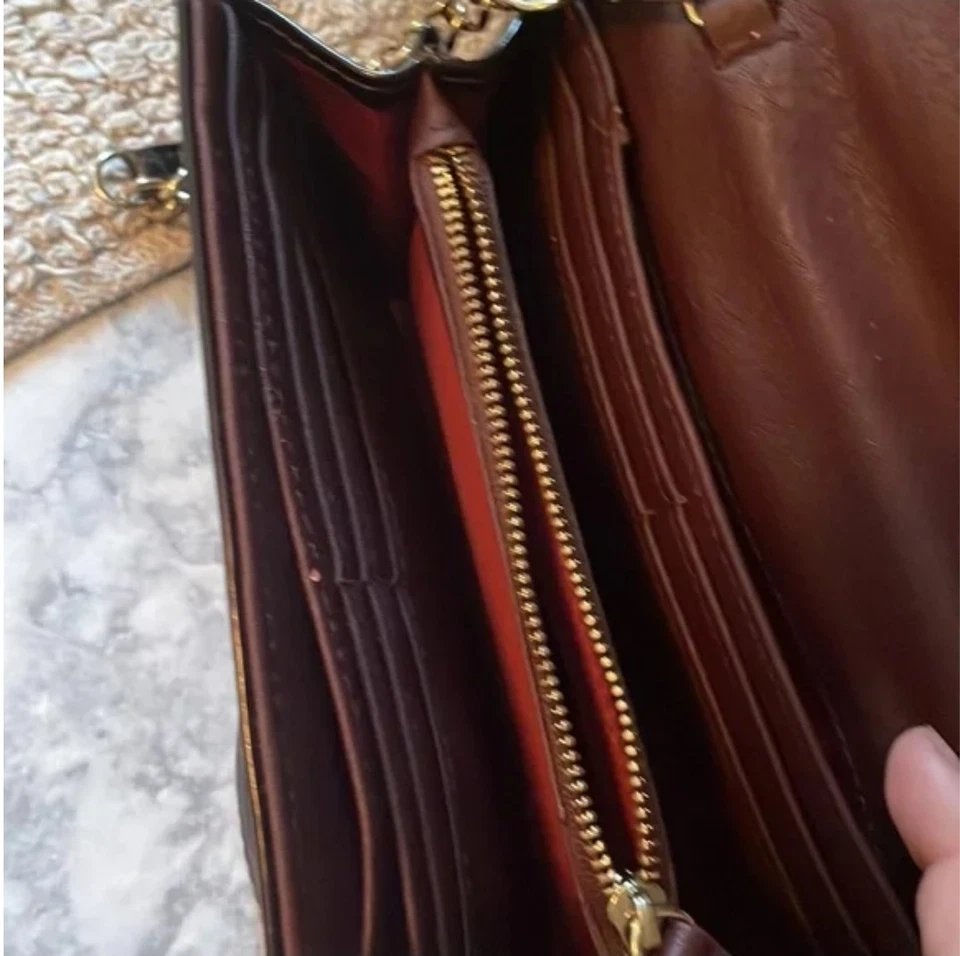 BIG BUDDHA~Convertible~Organizador~Pequeño BOLSO BANDOLERA a BOLSO DE MANO. ¡Color vino! Foto 2 de 3