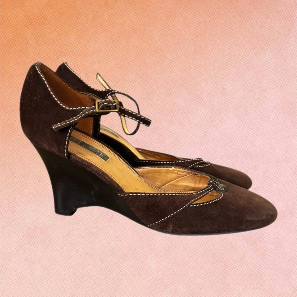 Unisa Women's High Heels Brown Suede Wedge Dress Shoe Size 8.5 Buckle Y2K - Image 3 of 4