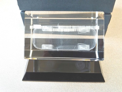 GENUINE LASER ETCHED 3D CRYSTAL PORSCHE TRAINING DESK PLAQUE DUBAI 2009 CAYMAN - 第 9/12 張圖片