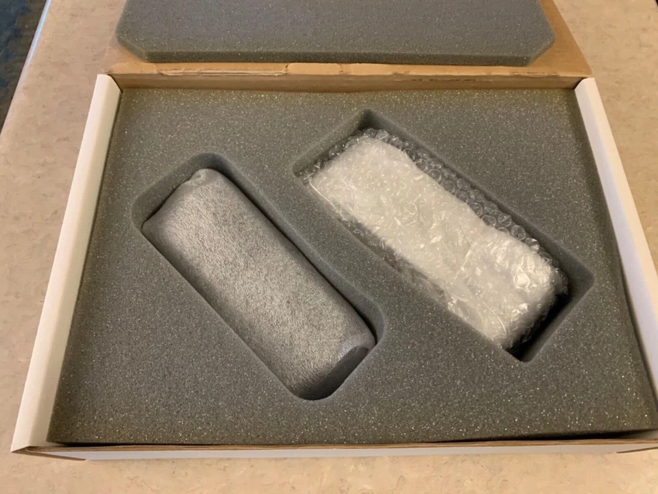 Ertl Motor Trend Promo Paquete de 2 Corvette 45 Aniversario Sin usar, en caja Foto 3 de 4