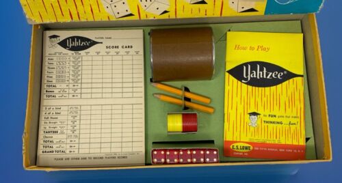 66 Jahre altes Yahtzee 2. Spiel ES Lowe Vintage 1961 original unbenutzt Inhalt in getragener Box - Bild 2 von 13