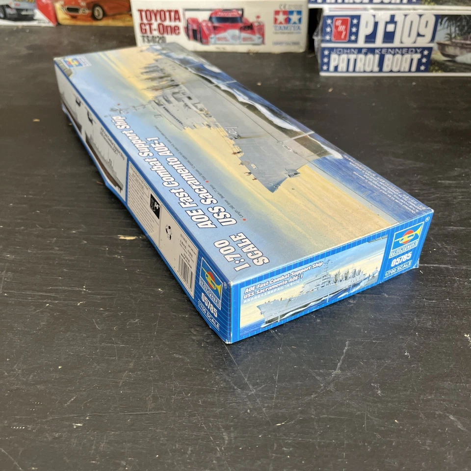 Trumpeter USS Sacramento AOE1 Fast Combat Support Ship Plastic Model 1:700 Scale - Image 3 of 4