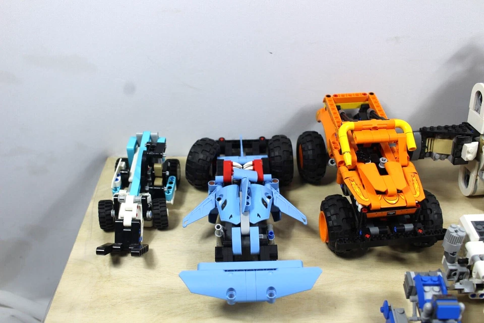 FIGURAS LEGO/BATMAN BAT MOBILE/MONSTER JAM EL TORO LOCO, PIEZAS DE COCHES MIXTOS, LADRILLOS Foto 3 de 4