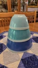 New ListingPyrex Americana Blue Multi-Tone Blue 401 402 403 Mixing Bowls 1967-1969