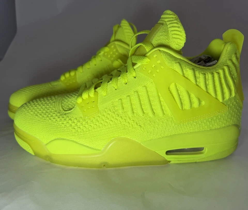 Air Jordan 4 Retro Flyknit ‘Volt’ (US 10) (Never Worn + Box) — 第 2/4 张图片