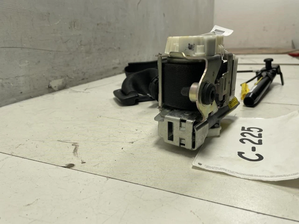 Fiat 500L 2014 retractor de cinturón de seguridad delantero izquierdo del lado del conductor OEM+ Foto 3 de 4