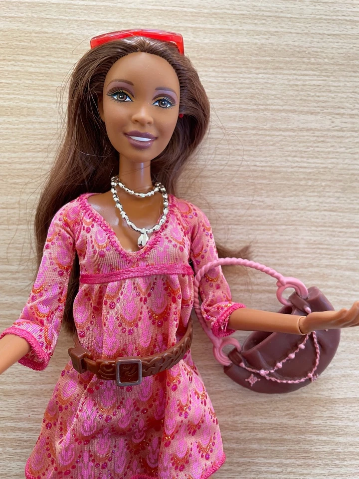 BARBIE FASHIONISTAS AA Nikki Artsy  100 + Poses 2009 Doll - Image 3 of 3