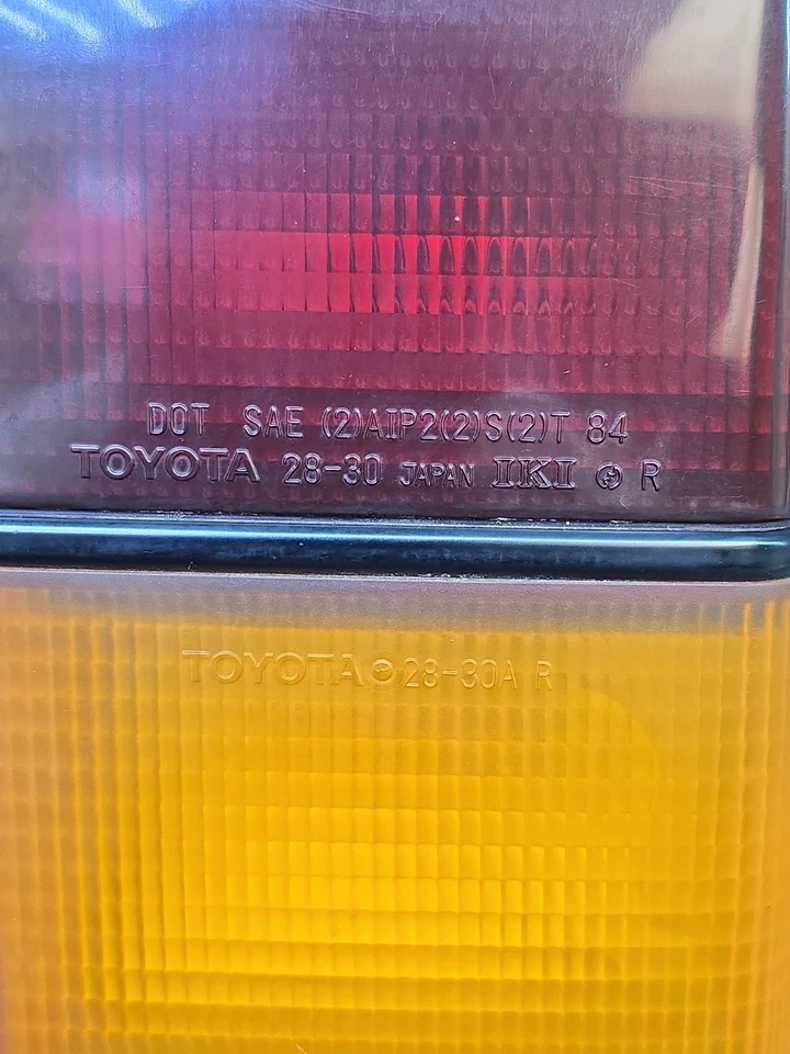 Luz trasera Toyota Van 1983-1989 OEM pasajero Foto 3 de 4