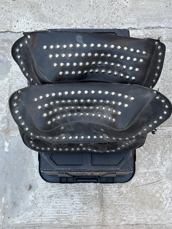 Harley Davidson Heritage Softail Leather Saddlebags - Image 2 of 4