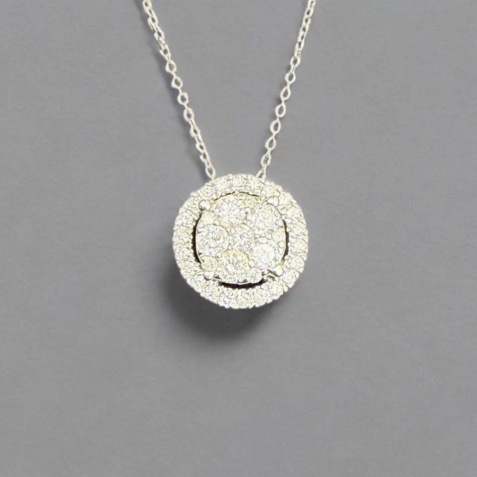 Deslumbrante collar colgante con halo de diamantes de oro blanco de 14 quilates 0,38 quilates TW Foto 4 de 4