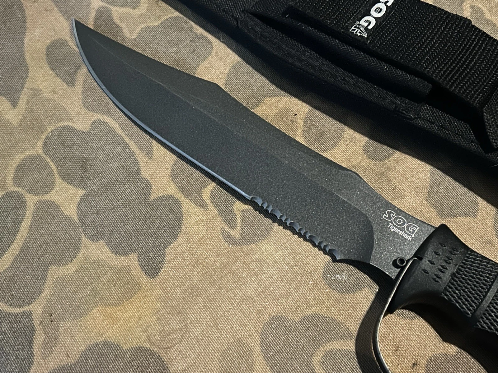 SOG Tiger Shark Elite RARE  D guard Bowie EXC condition With sheath image 4