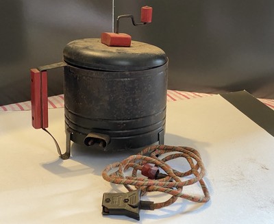 Vintage Metal 1.5 Qt Popcorn Corn Popper Bakelite Appliance Cord Snap It Grip