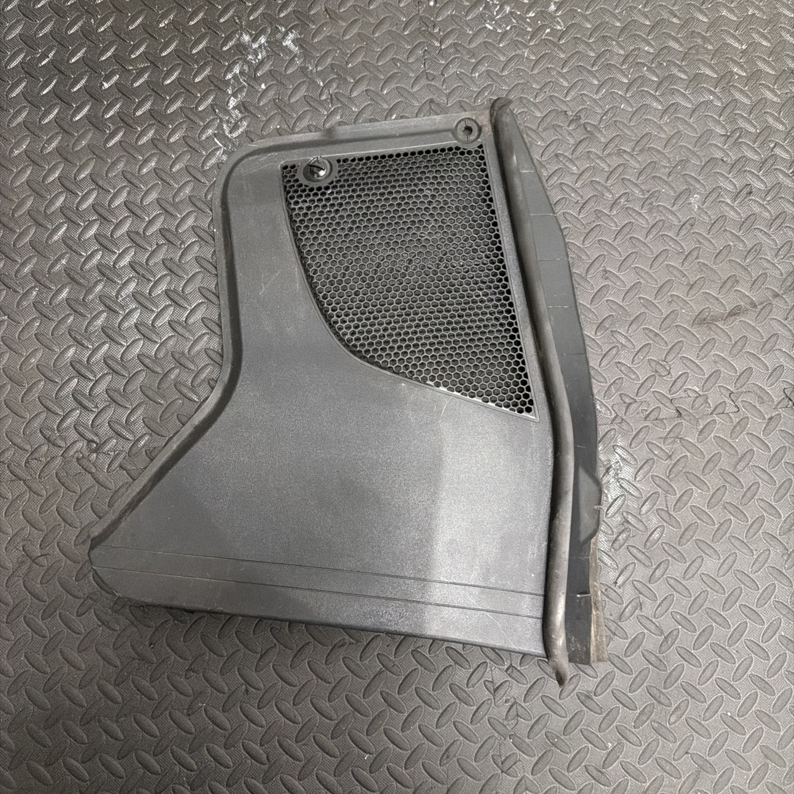 MERCEDES E220 W213 2017 SALOON WIPER SCUTTLE PANEL TRIM RIGHT SIDE A2138300400