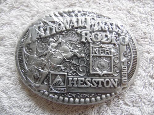 Fibbia cintura Hesston National Finals Rodeo 1998 taglia adulto, in confezione mai aperta - Foto 2 di 4