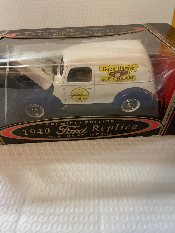 Golden Wheels Premier Edition 1940 Ford Replica Diecast Metal White 1:18 - Image 2 of 4