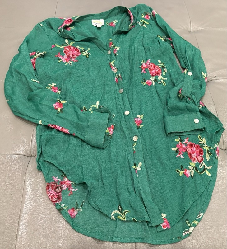 Fig & Flower Anthropologie Size Medium Green Embroidered Floral Top Button Down