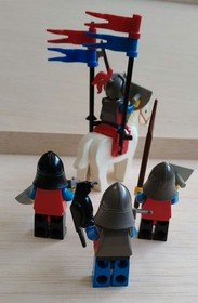 LEGO 6081 King's Mountain Fortress Castle Knights 4pcs with Horse Black Parrot
