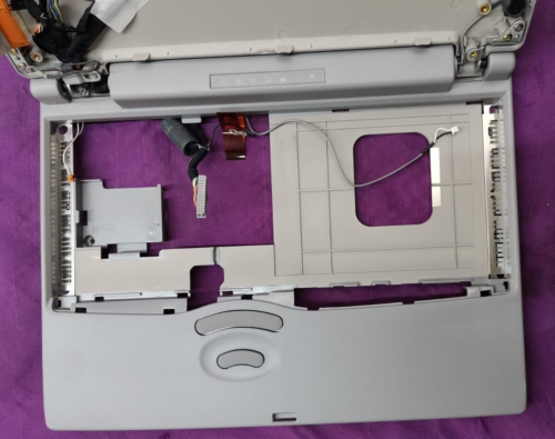 Toshiba Satellite 410CDT Palmrest & Top Cover 47U100692 - Picture 6 of 6