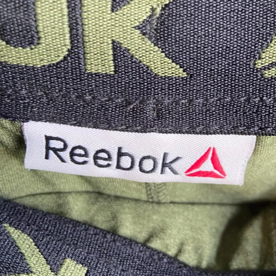 Pantalones cortos deportivos Reebok verde jaspeado talla grande Foto 3 de 4