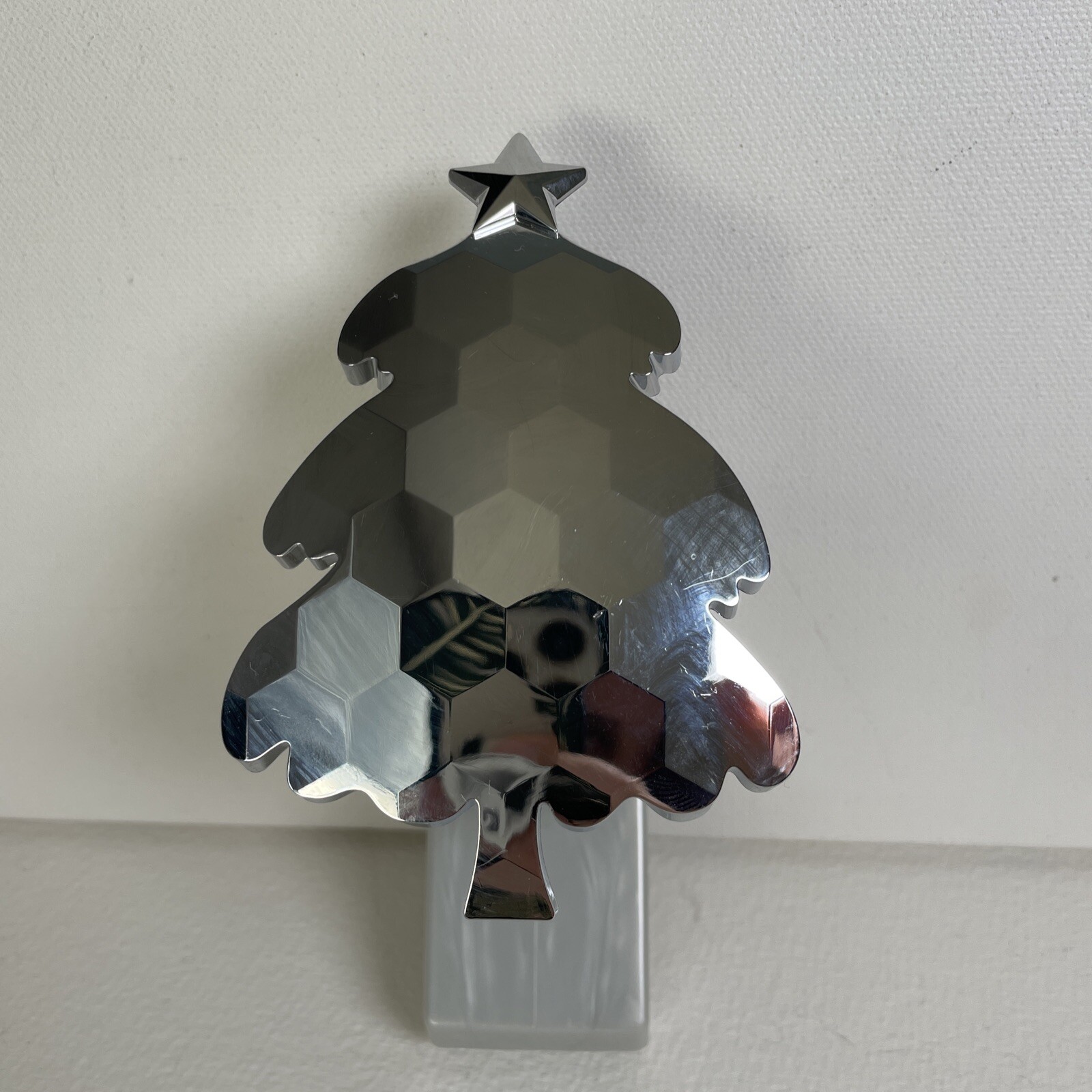 Bath & Body Works Silver Shiny Geometric Christmas Tree Wallflower Plug In HTF-image
