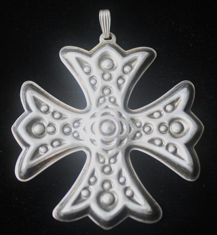 Reed & Barton’s 1975 Christmas Cross in Sterling Silver with Pouch ~ NIB
