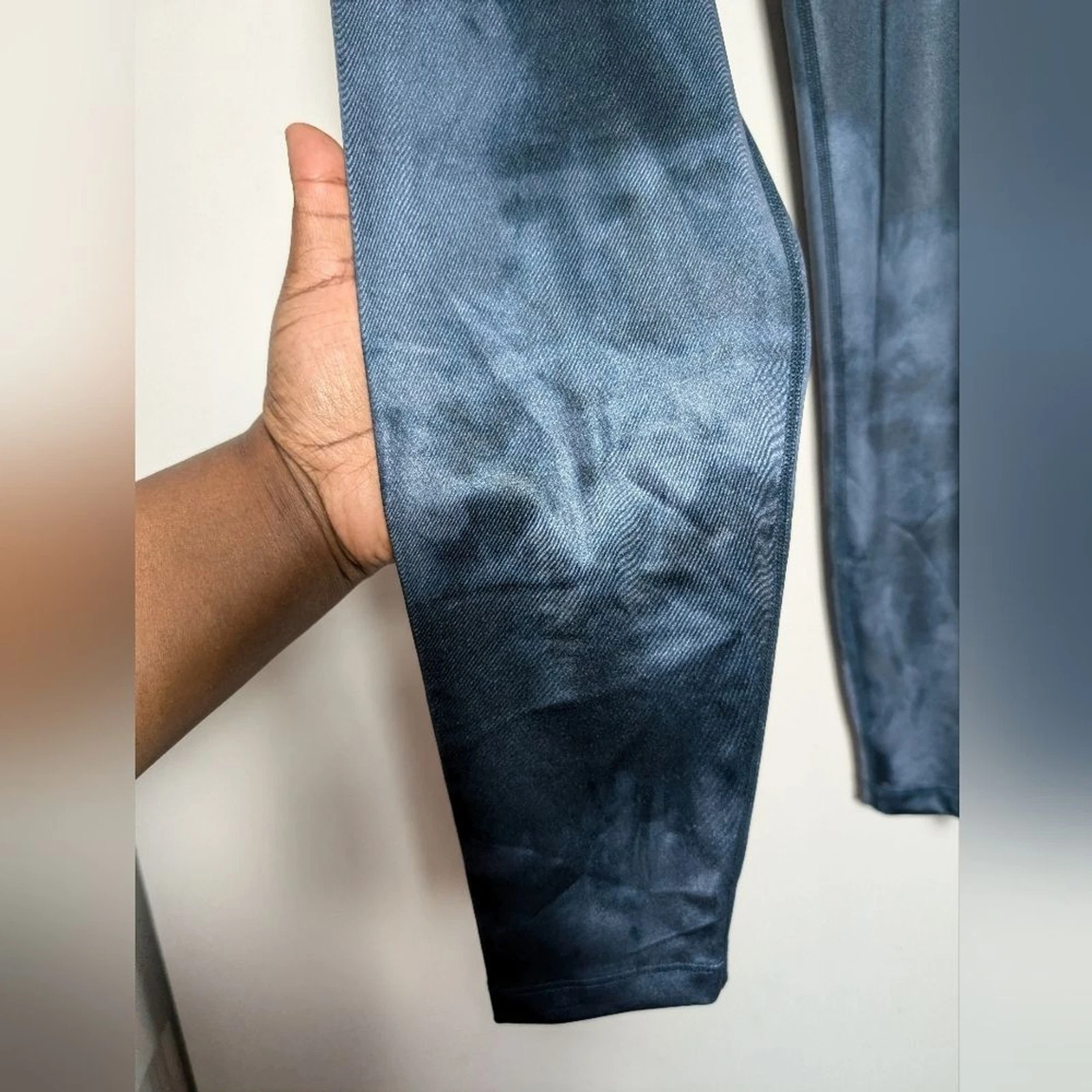 beyond-yoga tie dye lux liquid shiny active travel athleisure leggings