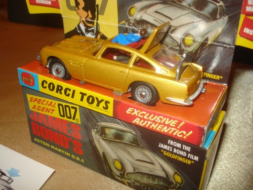 CORGI TOYS Aston Martin DB5 James Bond 1965 Reissue avec Boîte - Photo 4/9