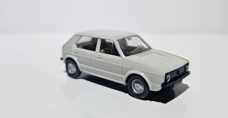 Wiking H0 1:87 H0 VW VOLKSWAGEN GOLFII 2 4-Türer Farbe GRAUWEISS/WEISS