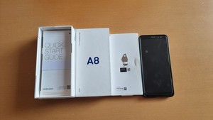 Samsung Galaxy A8 mit Hülle ohne Ladekabel