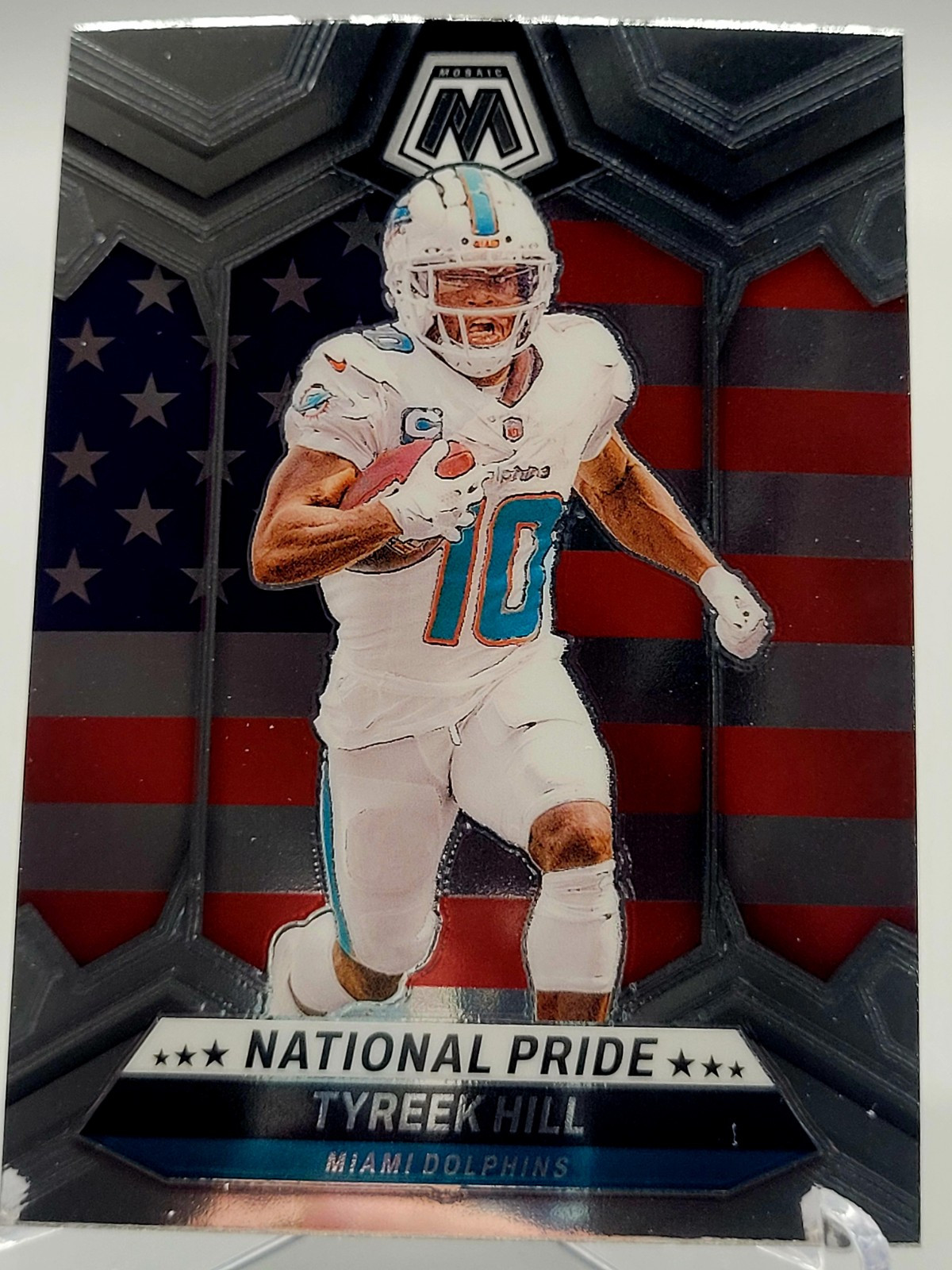 2024 PANINI MOSAIC TYREEK HILL NATIONAL PRIDE FOOTBALL CARD