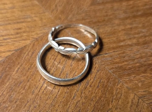 2 VINTAGE SILVER RINGS SIZE 7.5 AND 8
