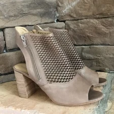 Vaneli Perforated Peep Toe Chunky Heel Bootie / SZ 9