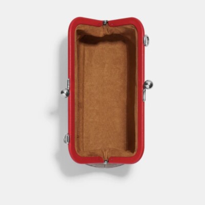 ♡最終値下価格♡COACH STRWB NORA ポーチ エレクトリックレッド NWT Coach Nora Kisslock Crossbody With Strawberry Closure