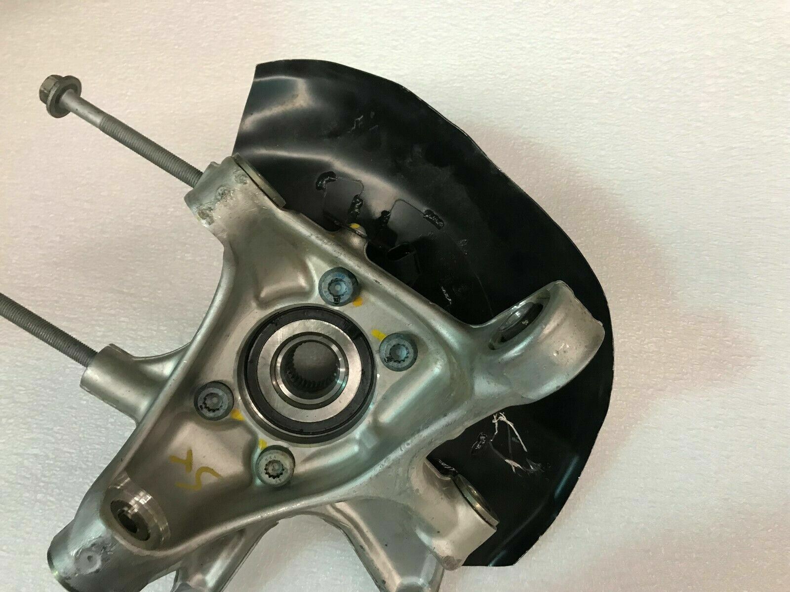 LAMBORGHINI AVENTADOR REAR LEFT HUB KNUCKLE CARRIER WHEEL HUB OEM 470505433C