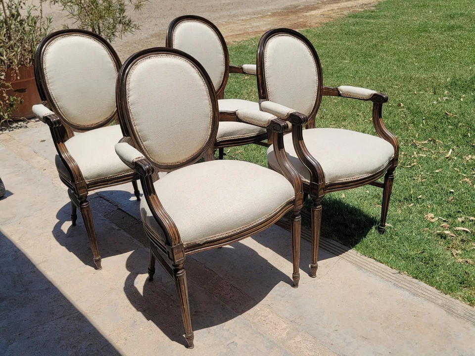 Juego de 4 sillones de comedor de nogal francés Luis XVI Foto 4 de 4