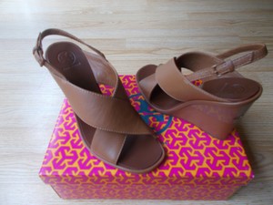 tory burch gabrielle pump