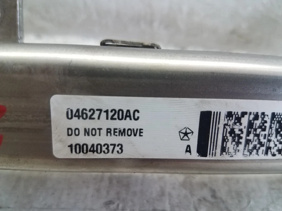 Jeep Cherokee 2014-2018 2,4 L inyectores de combustible con riel 04627120 AC (M178) Foto 4 de 4