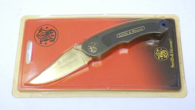Vintage Smith & Wesson Bullseye Non-Serrated Clam Pack CH204BCP