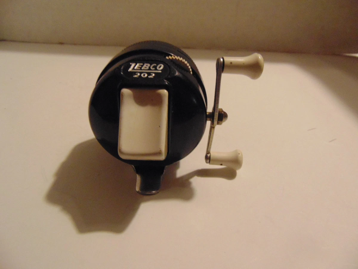 Moulinet De Pêche Vintage Zebco 202 – Noir, Pied Métal, Fabriqué Aux USA, 3 Rivets