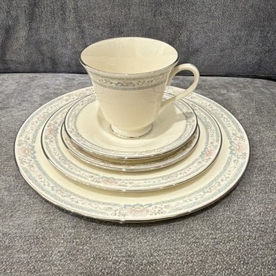 Lenox Cosmopolitan Charleston 40 Piece Dinnerware Set Fine China Made In USA