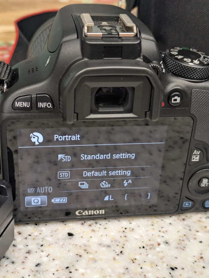 Cámara digital Canon EOS Rebel SL1 100D con bolsa para cámara y accesorios Foto 4 de 4