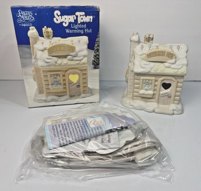 Precious Moments Sugar Town    Lighted Warming Hut  Porcelain Village House